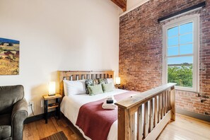 Fer et planche à repasser, lit parapluie, Wi-Fi gratuit, draps fournis