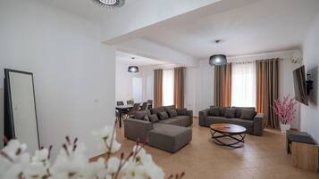 Family Suite | Living area | LED TV