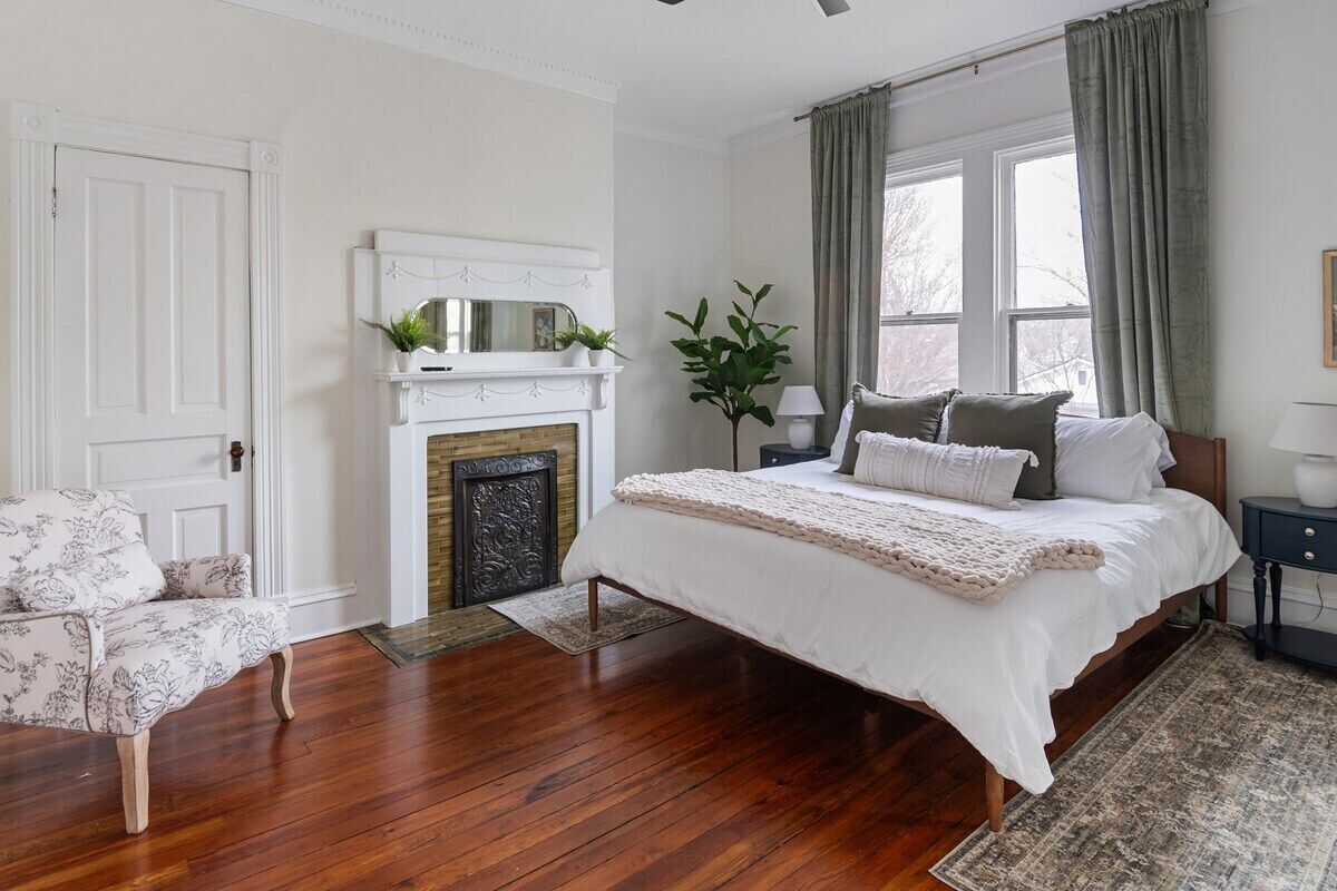 5 quartos, escrivaninha, ferros/tábuas de passar roupa, Wi-Fi