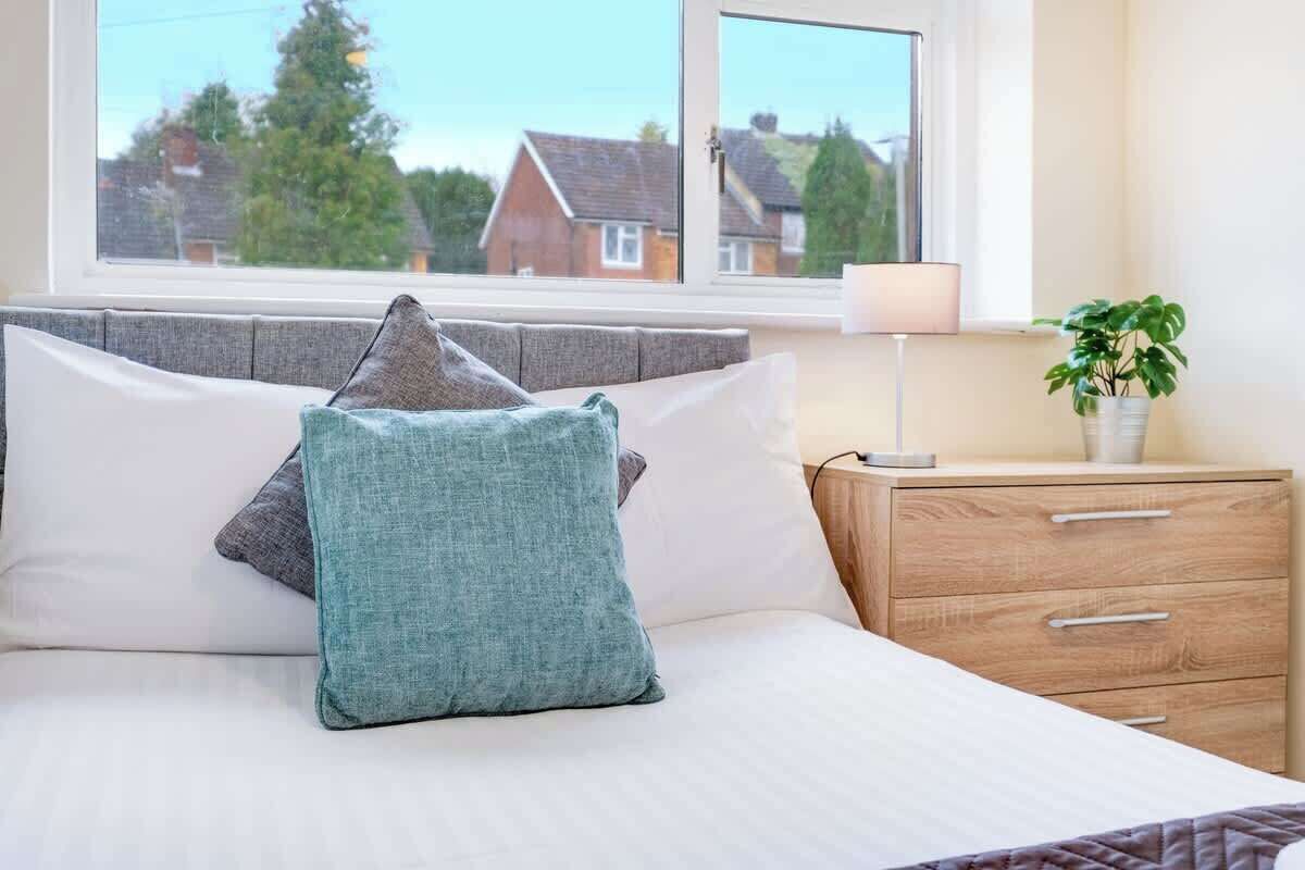 4 bedrooms, iron/ironing board, travel cot, WiFi