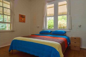 3 bedrooms, desk, iron/ironing board, travel cot