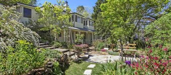Beautiful Architecturally Designed Cottage in Blue Mountains w/ Valley Views