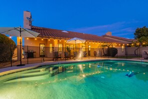 Een verwarmd zwembad