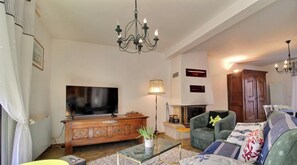 Tv, dvd-spelare och böcker