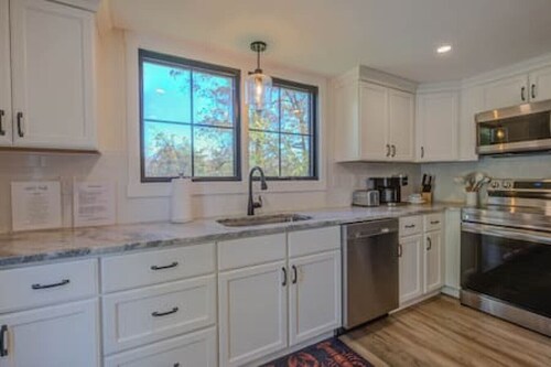 Relaxing Coastal Escape Near Beaches with Hot Tub