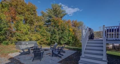 Relaxing Coastal Escape Near Beaches with Hot Tub