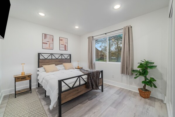 1 bedroom, iron/ironing board, WiFi, bed sheets - Downtown Modern Cozy Apartment (Dallas)