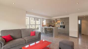 Télévision, lecteur de DVD, chaßne hi-fi, espaces bureaux