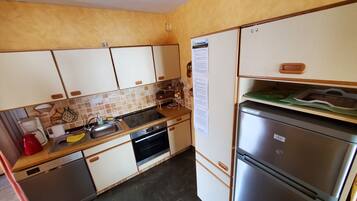 Réfrigérateur, micro-ondes, four, lave-vaisselle