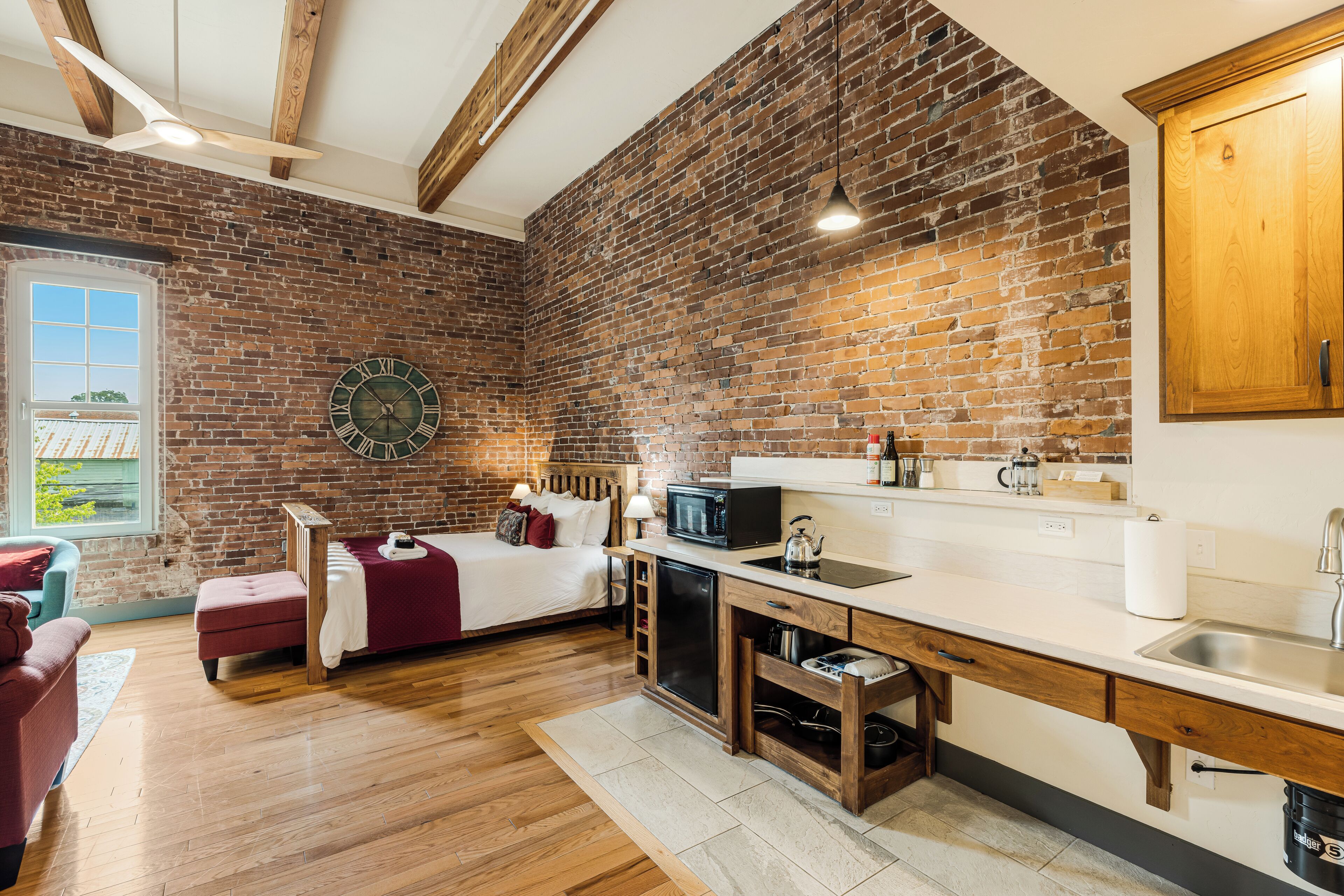 Iron/ironing board, travel crib, free WiFi, bed sheets