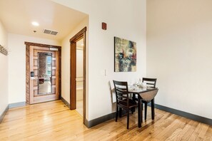 Dining - Amity Flats #5: Yamhill Flat (Amity)