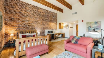 Iron/ironing board, travel cot, free WiFi, bed sheets