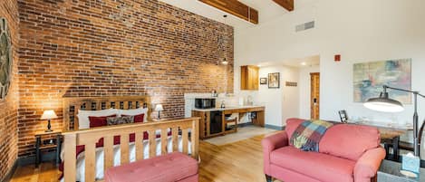 Iron/ironing board, travel crib, free WiFi, bed sheets