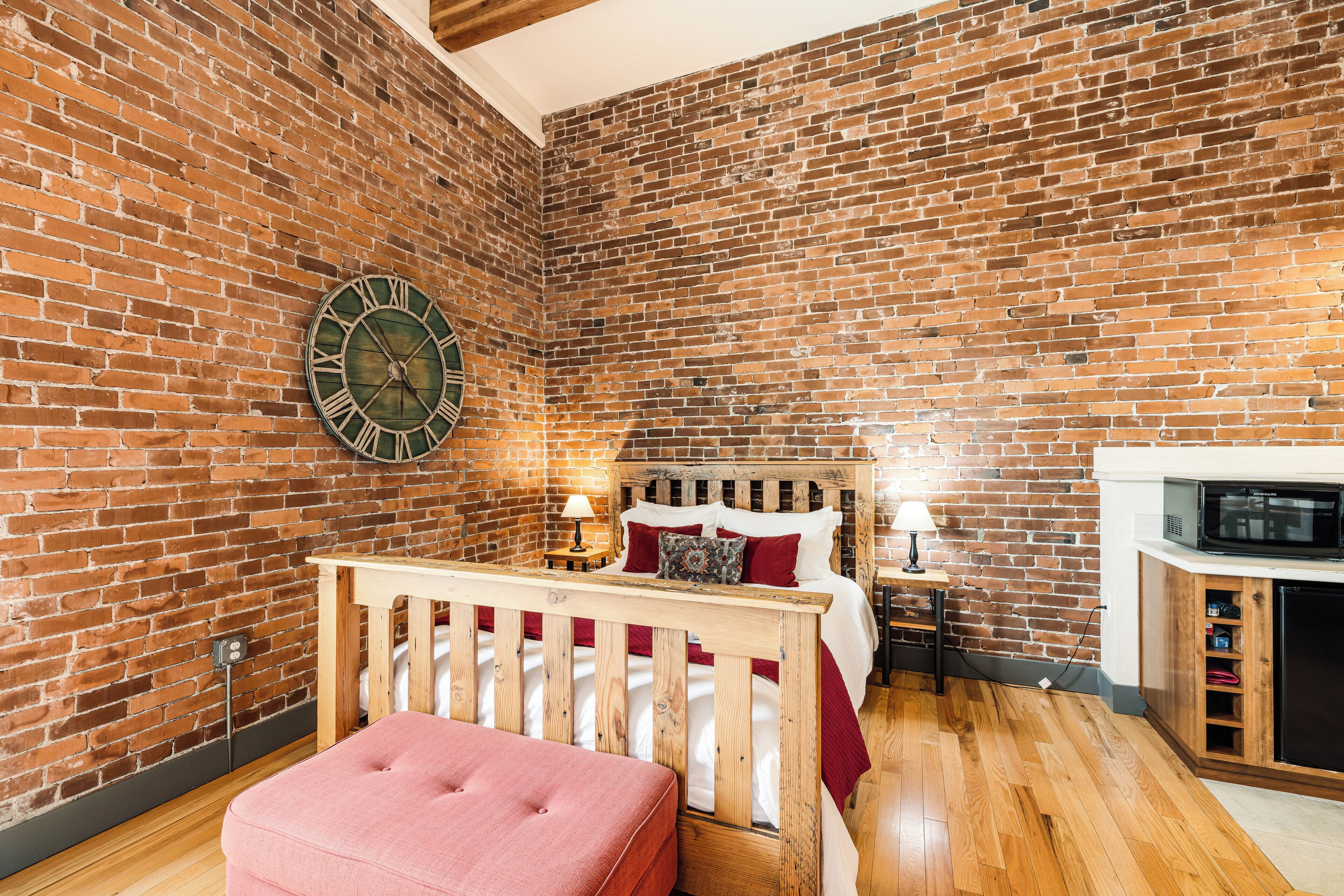 熨斗/熨衣板、旅行婴儿床、免费 WiFi、床单