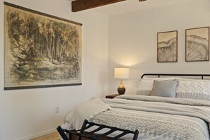 2 室のベッドルーム、WiFi (無料)、ベッドシーツ