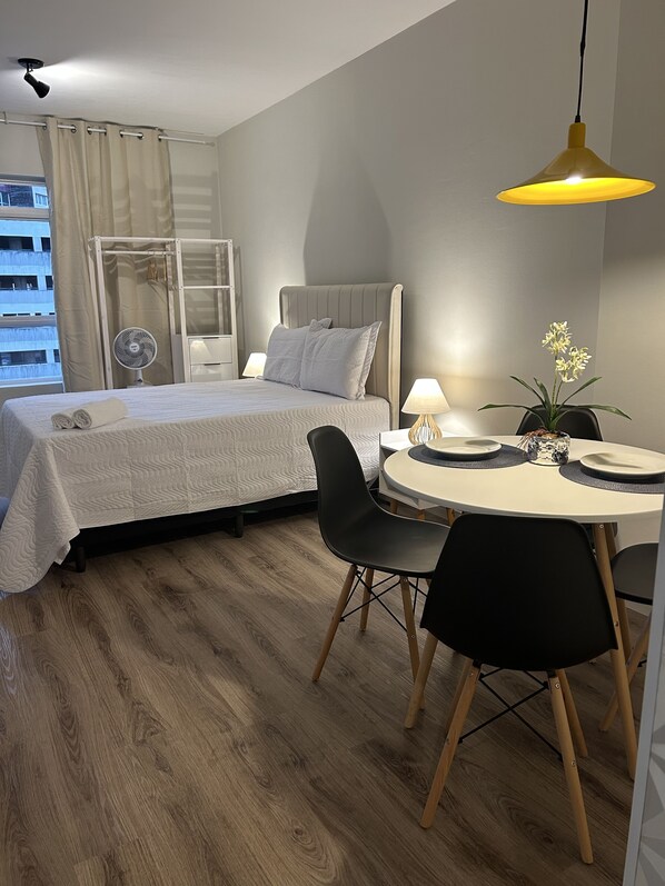 1 chambre, fer et planche à repasser, Wi-Fi gratuit, draps fournis