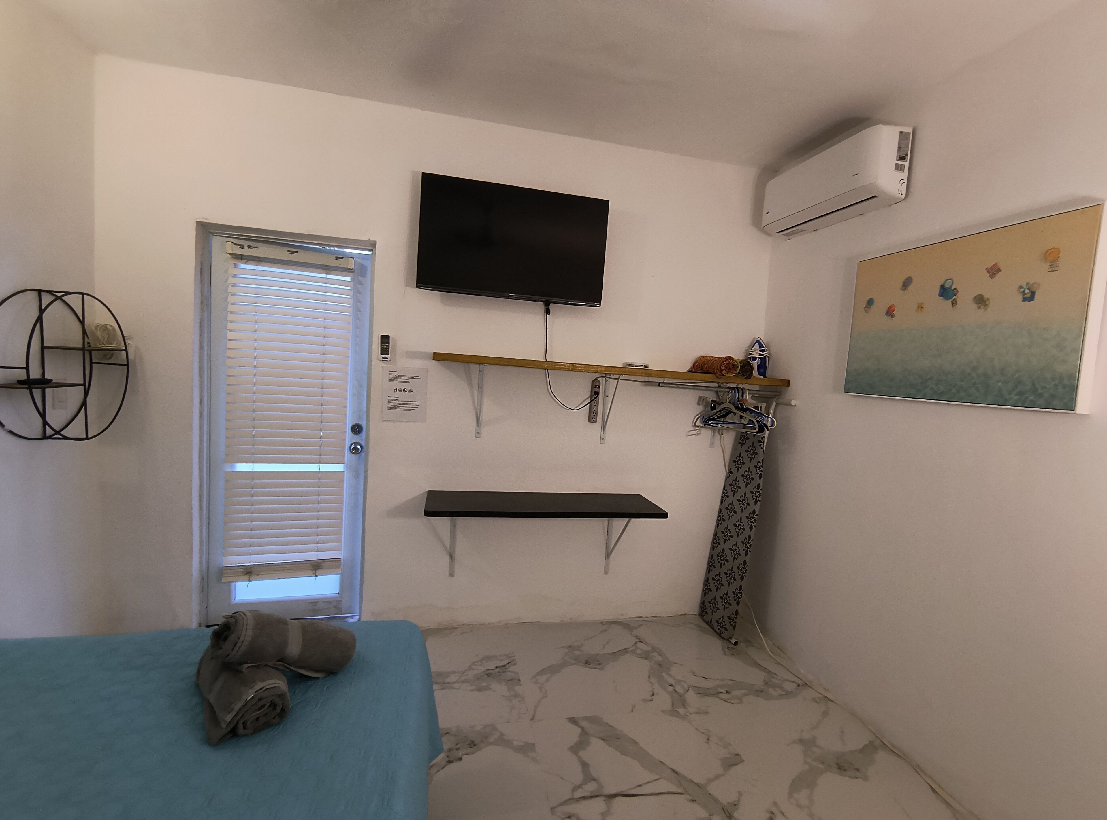 1 dormitorio, escritorio, tabla de planchar con plancha y wifi gratis