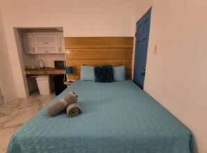 1 habitación, escritorio, tabla de planchar con plancha y wifi gratis 