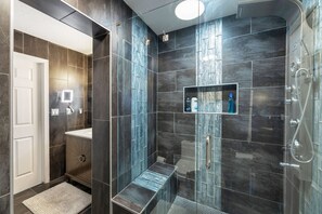 Dusche, Handtücher, Seife, Shampoo