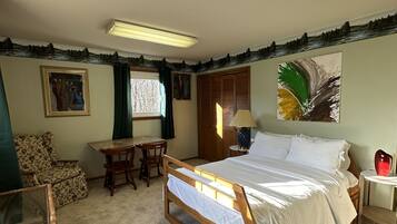 Comfort Suite | 1 bedroom, iron/ironing board, free WiFi