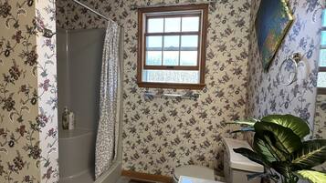 Deluxe Suite | Bathroom