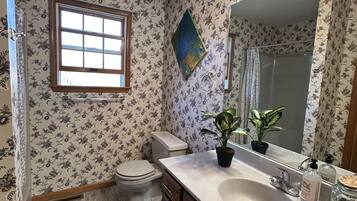 Deluxe Suite | Bathroom