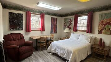 Comfort Suite | 1 bedroom, iron/ironing board, free WiFi