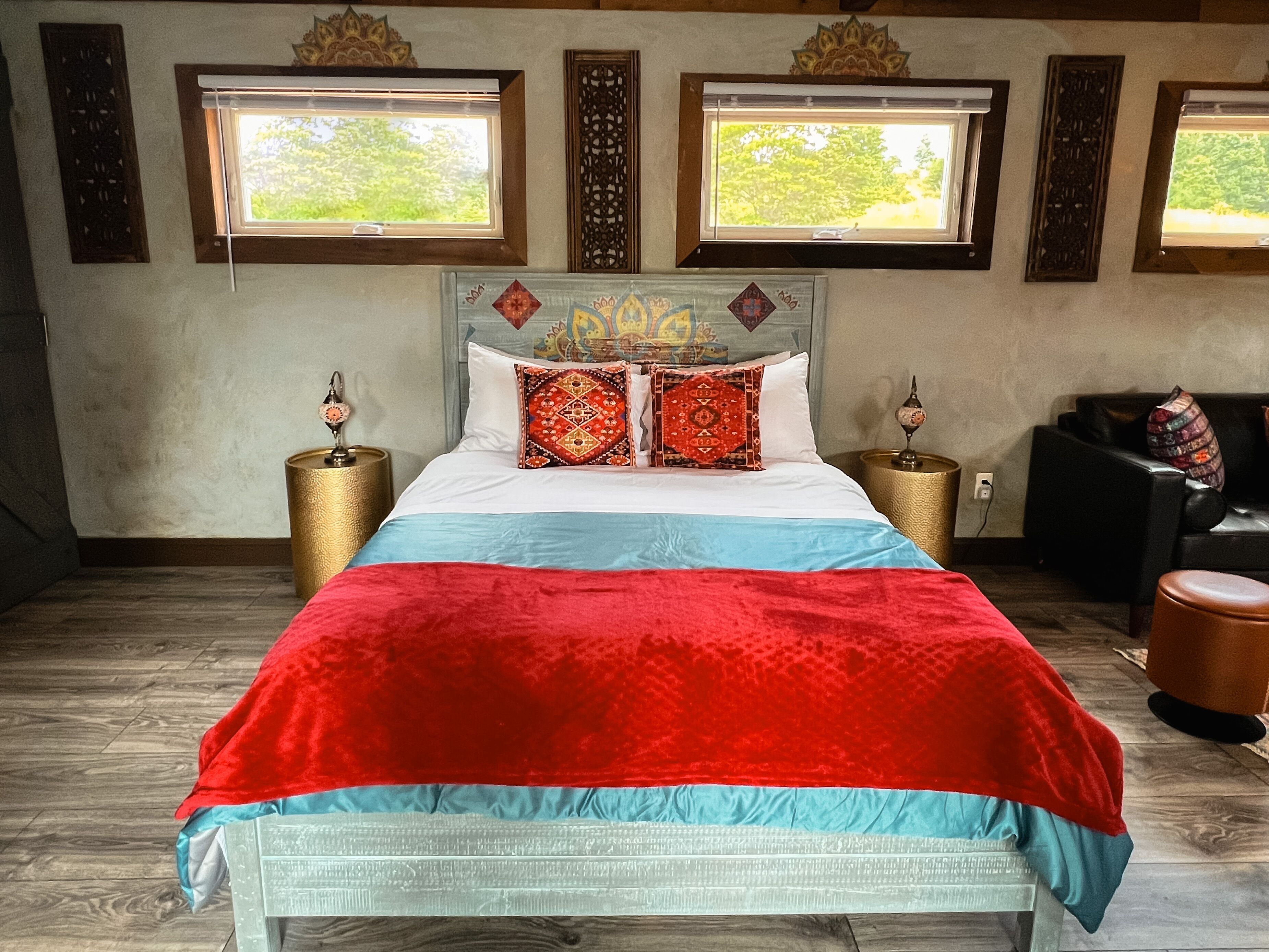 Moroccan Adobe Hot Tub Pet Friendly 3 Miles from Hocking Hills State Park