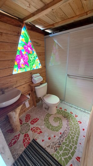 Jetted bath, towels, soap, shampoo - Acogedoras Cabañas, Jacuzzi, Piscina, Baño Privado y Balcón con Gran Vista (Gigante)