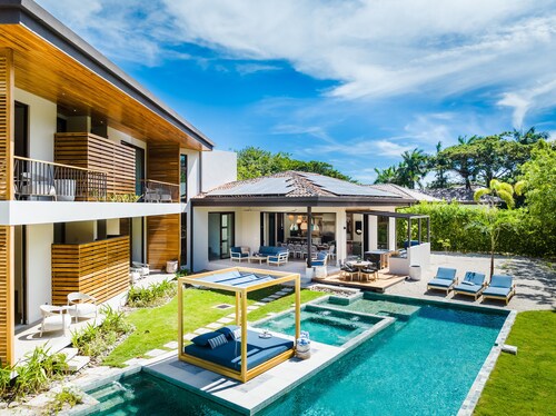 Top Family Villa · Pool, Gym, Hot Tub · Kids Room · 5 Min Walk to Beach