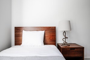 6 chambres, fer et planche à repasser, lit de bébé portatif, Wi-Fi