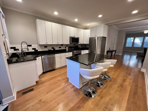 First floor unit of a delightful retreat in the Frank Lloyd Wright district.