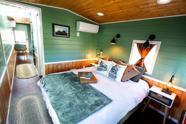 2 bedrooms, desk, free WiFi, bed sheets