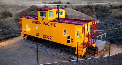 Beautifully Renovated Yellow Union Pacific Caboose, Tehachapi Overlooking Cable