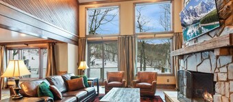 Spacious Ski-In/Ski-Out Chalet on Beech Mountain