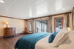 7 bedrooms, WiFi, bed sheets
