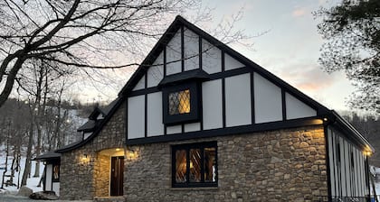 Spacious Ski-In/Ski-Out Chalet on Beech Mountain