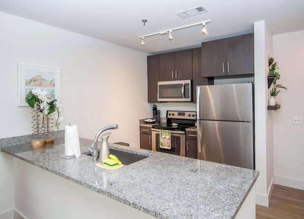 Cookware/dishes/utensils