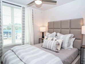 3 bedrooms, WiFi, bed sheets - Home Suite ‘Sip at 514 by Apex Short Term Stays (Oxford)