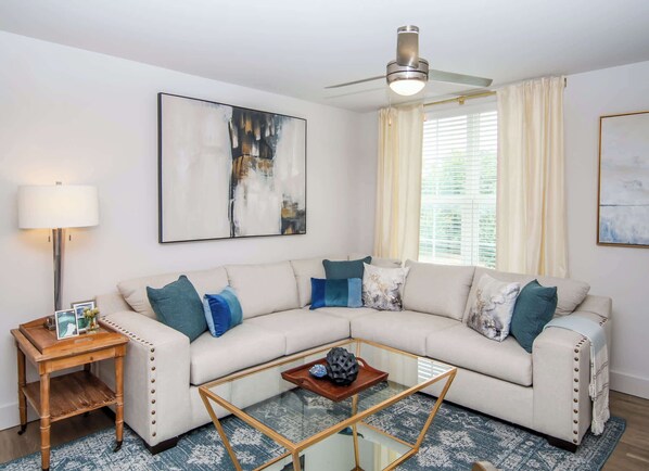 TV - Home Suite ‘Sip at 514 by Apex Short Term Stays (Oxford)