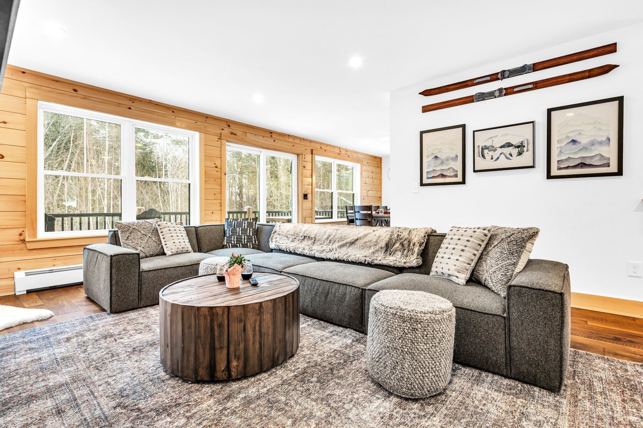 Téléviseur connecté, foyer, jeux vidéo, table de baby-foot