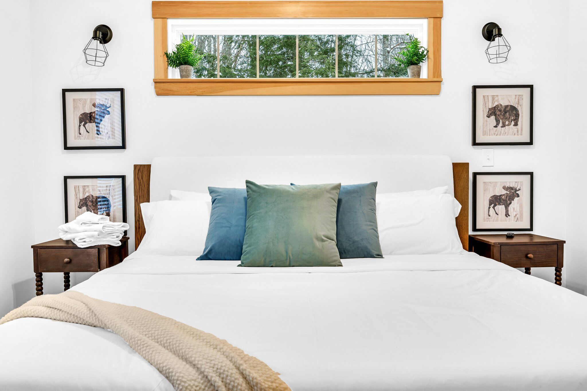 4 chambres, fer et planche à repasser, lit de bébé portatif