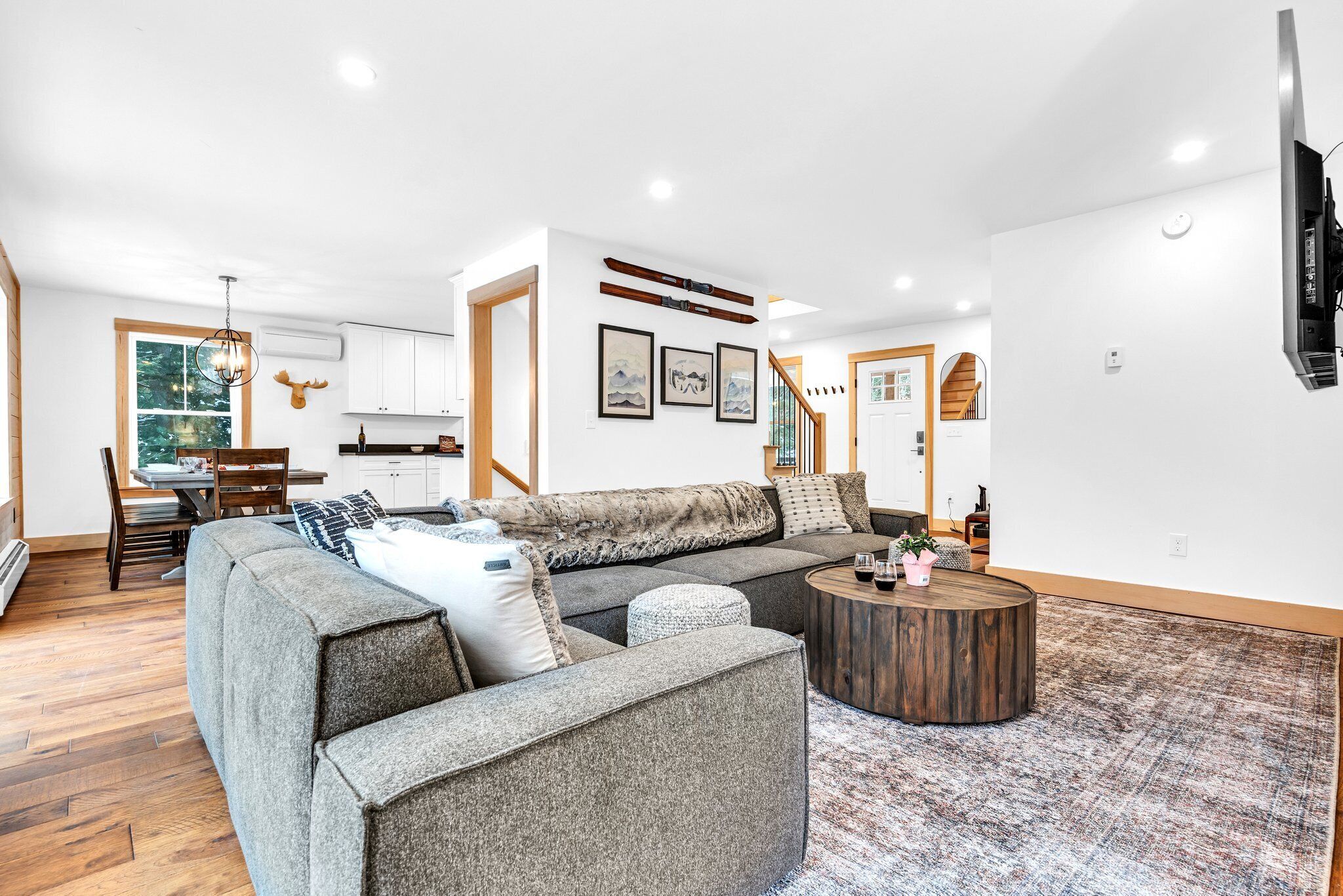 Téléviseur connecté, foyer, jeux vidéo, table de baby-foot