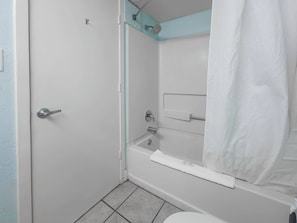 Bruser, hårtørrer, håndklæder, Shampoo