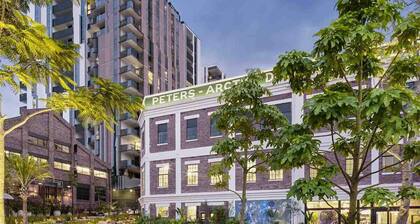 1BR Luxury apt at prime location w/ carpark