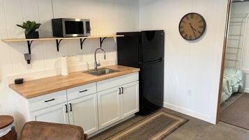 KylskÄp, mikrovÄgsugn, ugn och spishÀll