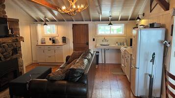 智能电视、壁炉、立体声音响