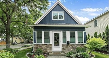 Pet-Friendly/Private fenced yard/3miles to Downtown/Airport