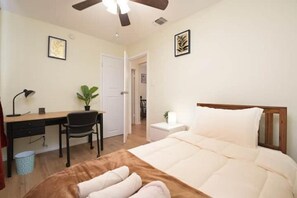 3 Schlafzimmer, Zimmersafe, Schreibtisch, Bügeleisen/Bügelbrett