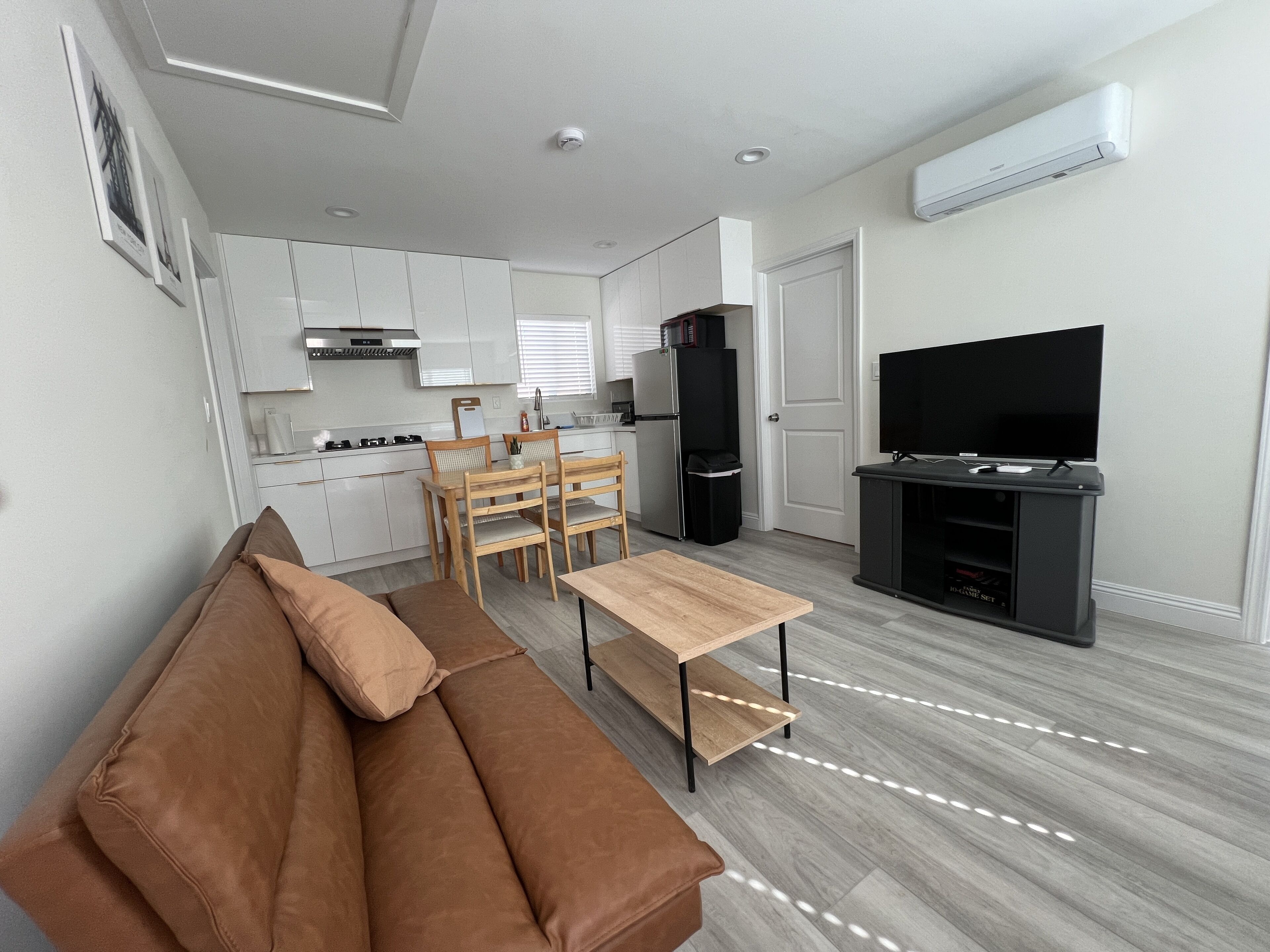 2B2B Between Disney and universal family house in Hacienda Heights 
